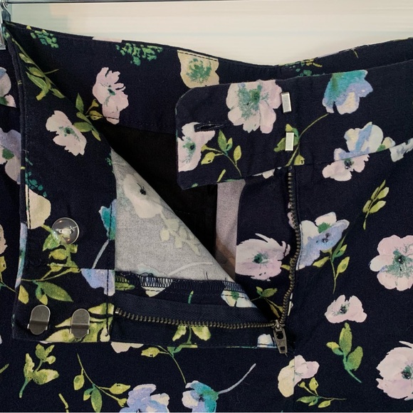 NWT LOFT Floral Print Shorts, size 16 - Picture 4 of 10